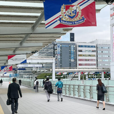 新横浜駅ペデストリアンデッキバナー